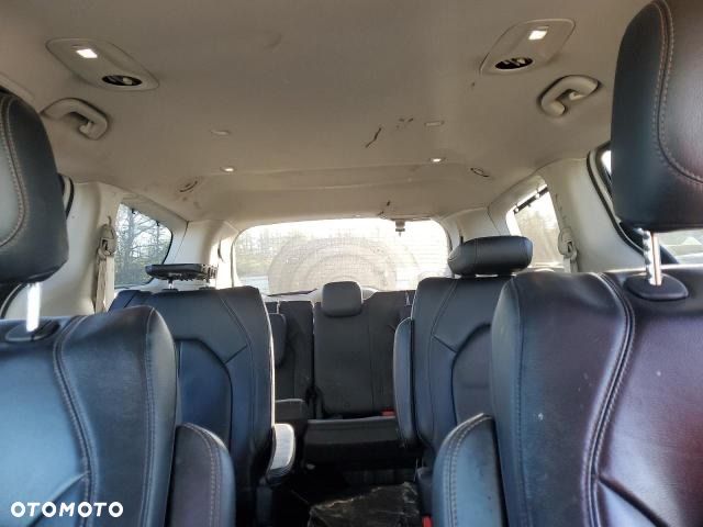 Chrysler Pacifica - 8