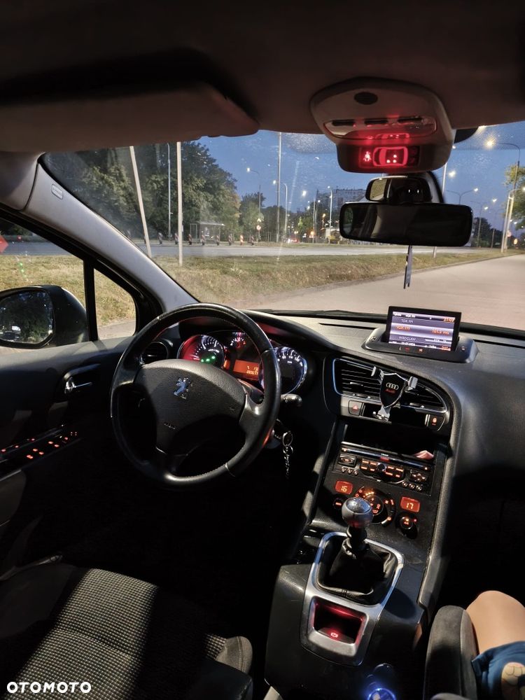 Peugeot 5008 - 8