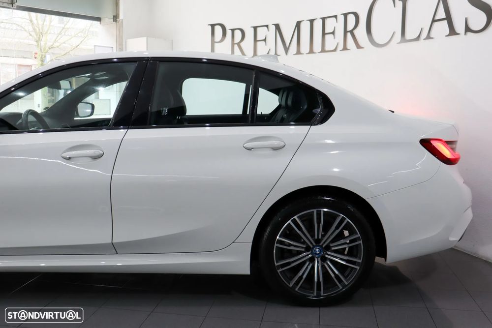 BMW 330 e Aut. M Sport - 9