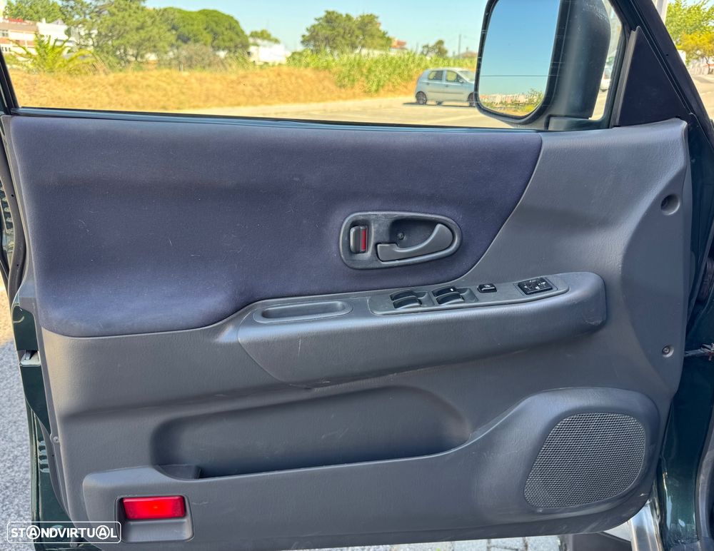 Mitsubishi Pajero Sport 2.5 TD GLS - 26