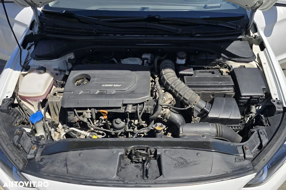 Hyundai Elantra 1.6 CRDI Comfort - 7