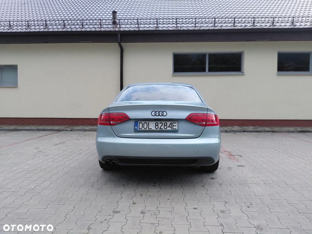 Audi A4 Limousine - 12