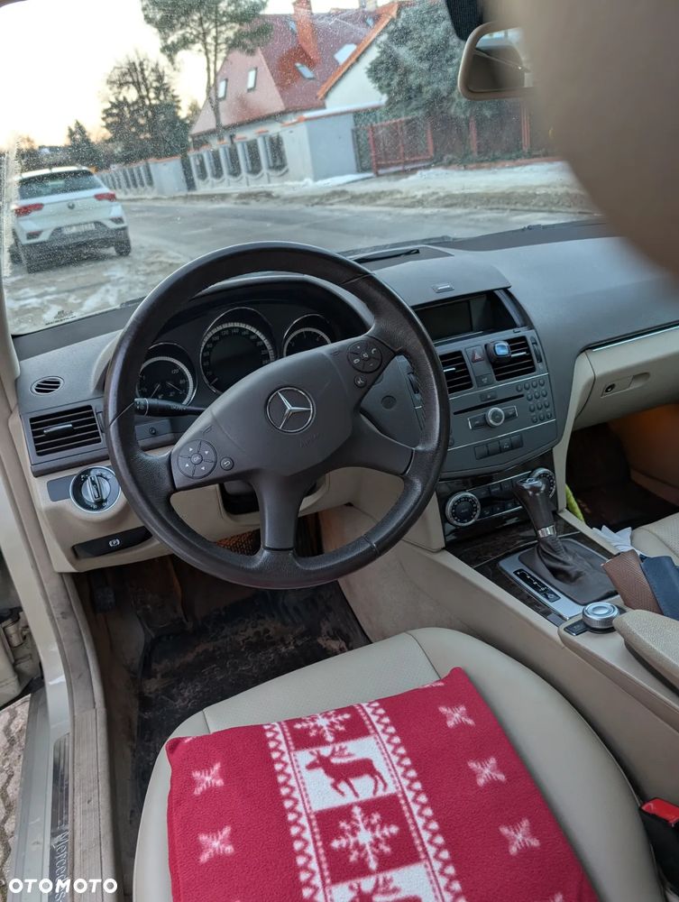 Mercedes-Benz Klasa C 220 CDI DPF Automatik BlueEFFICIENCY Avantgarde - 9