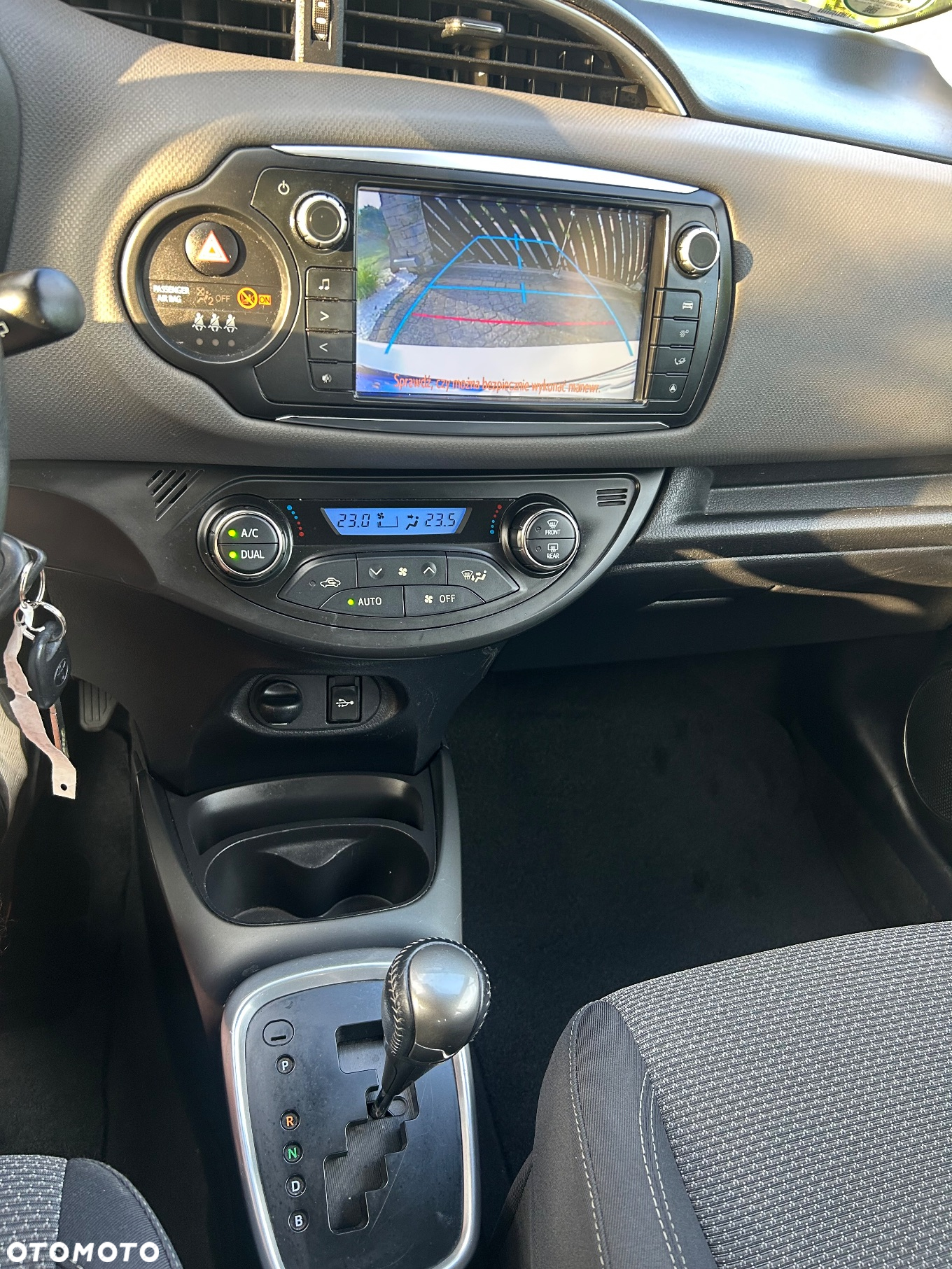 Toyota Yaris Hybrid 100 Premium - 17