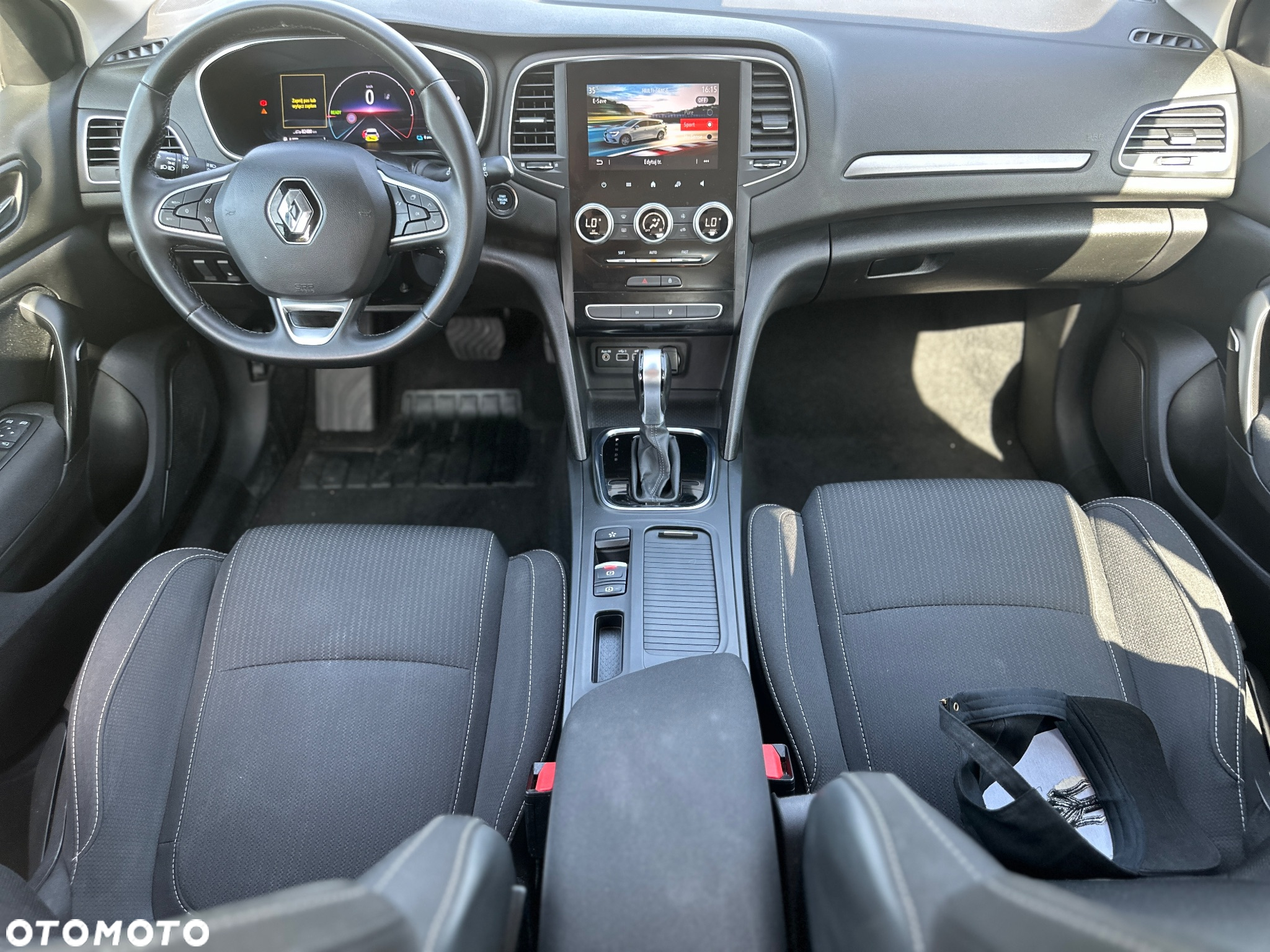 Renault Megane Grandtour E-TECH Plug-in 160 BUSINESS EDITION - 12