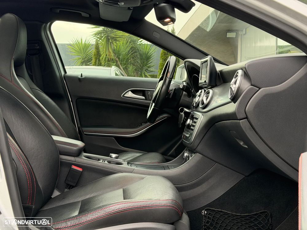 Mercedes-Benz GLA 200 d 7G-DCT AMG Line - 13