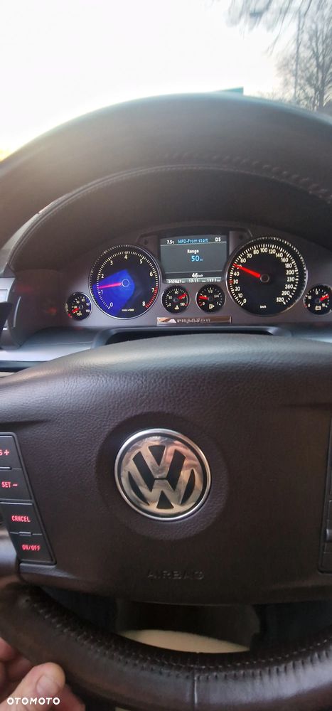 Volkswagen Phaeton 4.2 V8 4Mot (5 os.) - 10
