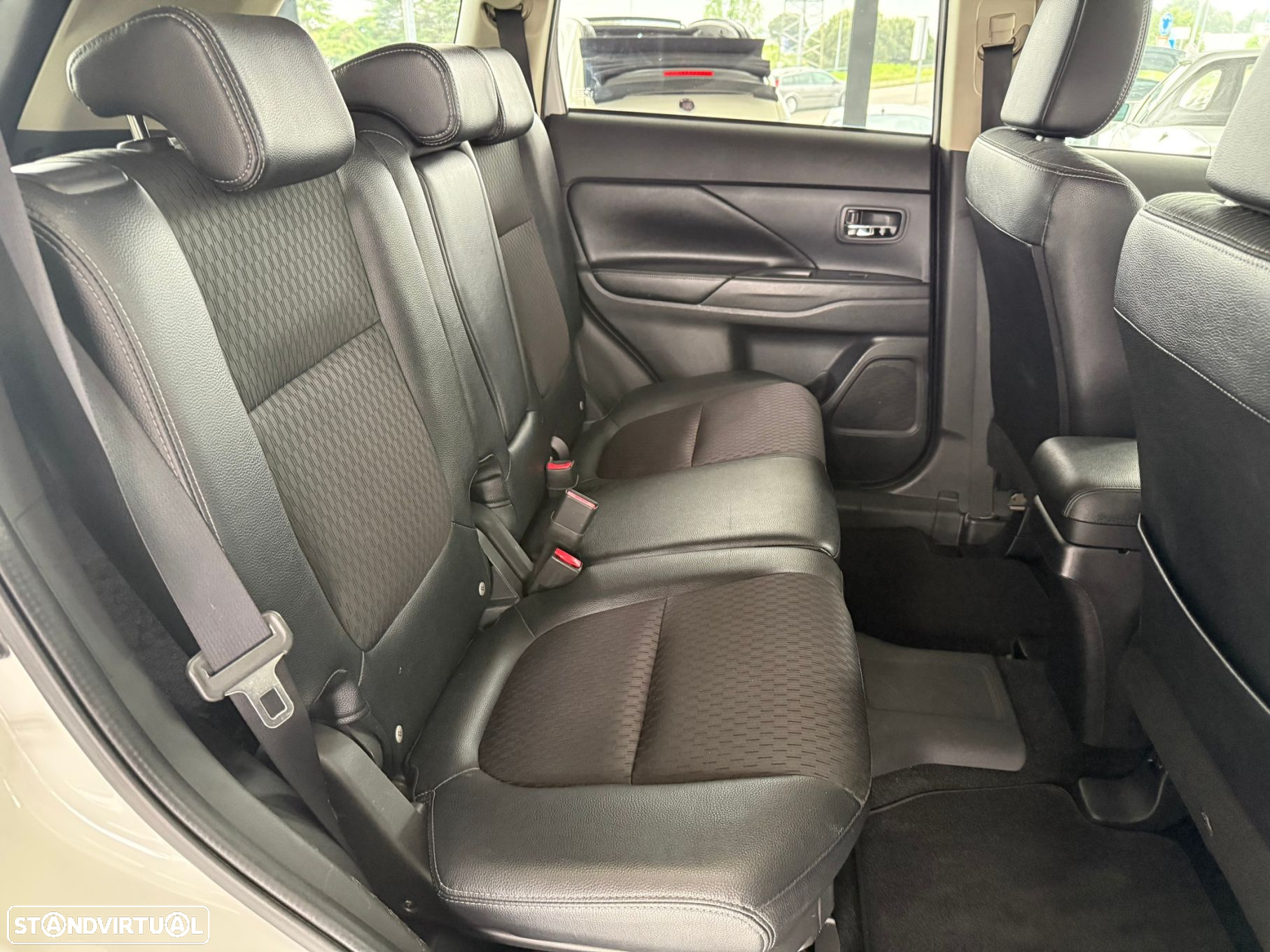 Mitsubishi Outlander 2.0 PHEV Intense Navi - 22