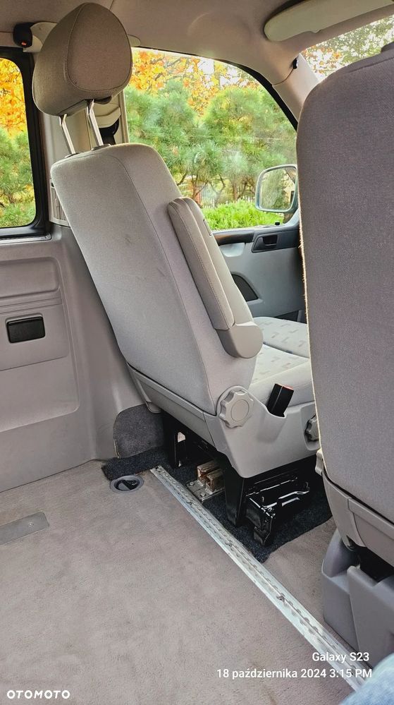 Volkswagen Caravelle - 24