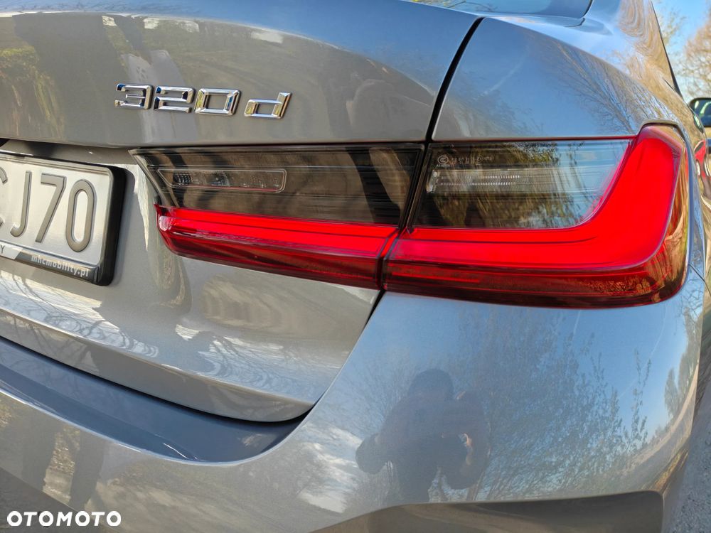 BMW Seria 3 320d xDrive mHEV - 12