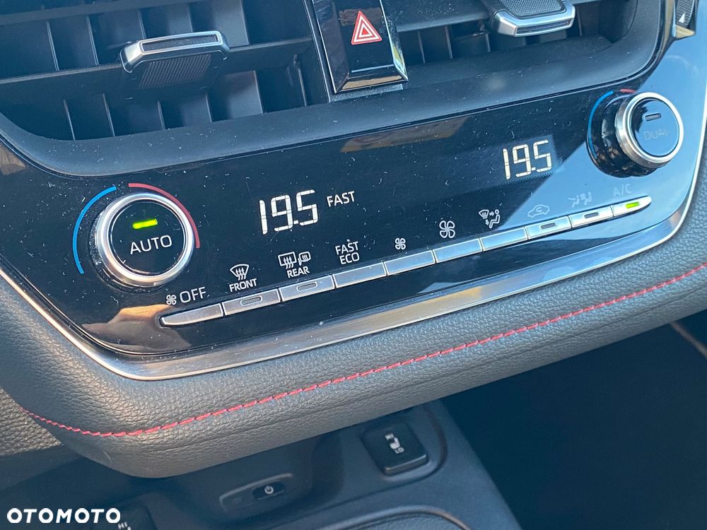Toyota Corolla 1.8 Hybrid Executive - 24