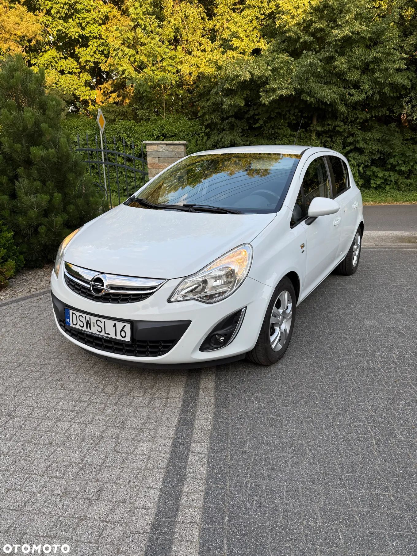 Opel Corsa 1.2 16V EcoFLEX Satellite - 1