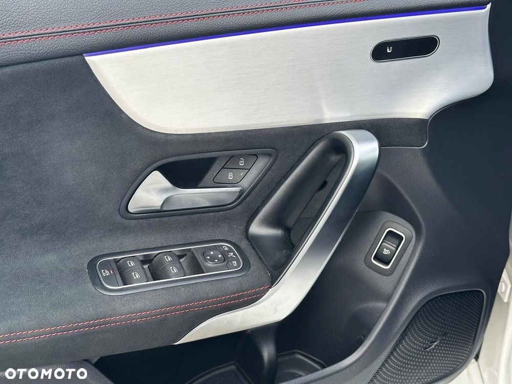 Mercedes-Benz CLA 180 AMG Line 7G-DCT - 15
