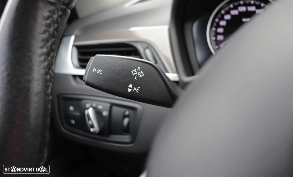 BMW X1 16 d sDrive xLine Auto — fotografia 27