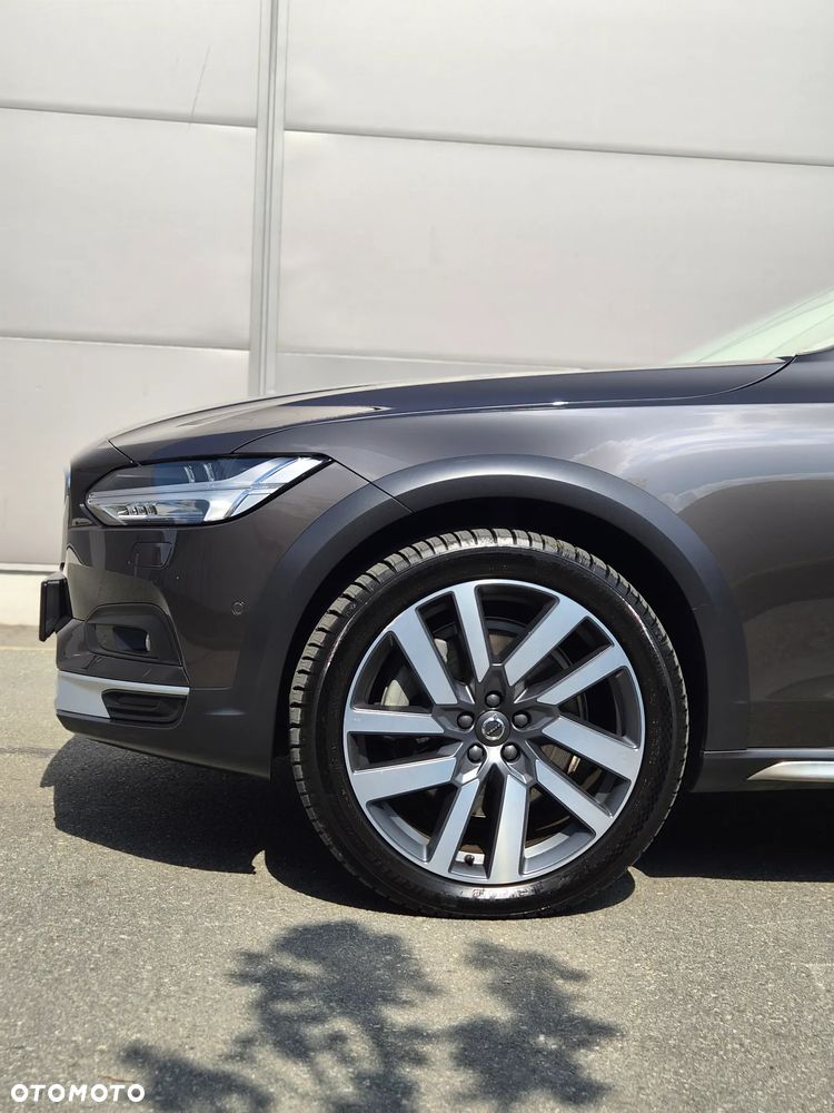 Volvo V90 Cross Country D5 SCR AWD Momentum Pro - 32