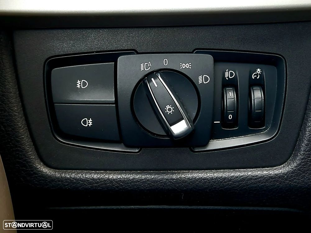 BMW 320 d Aut. Sport Line - 12