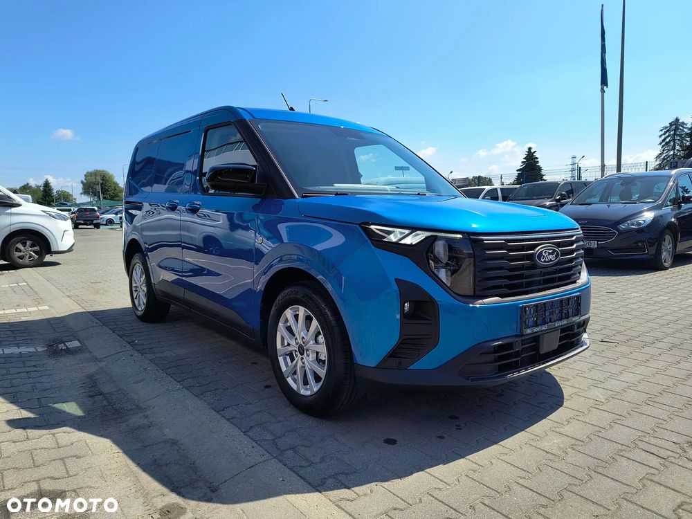 Ford Transit Courier - 23