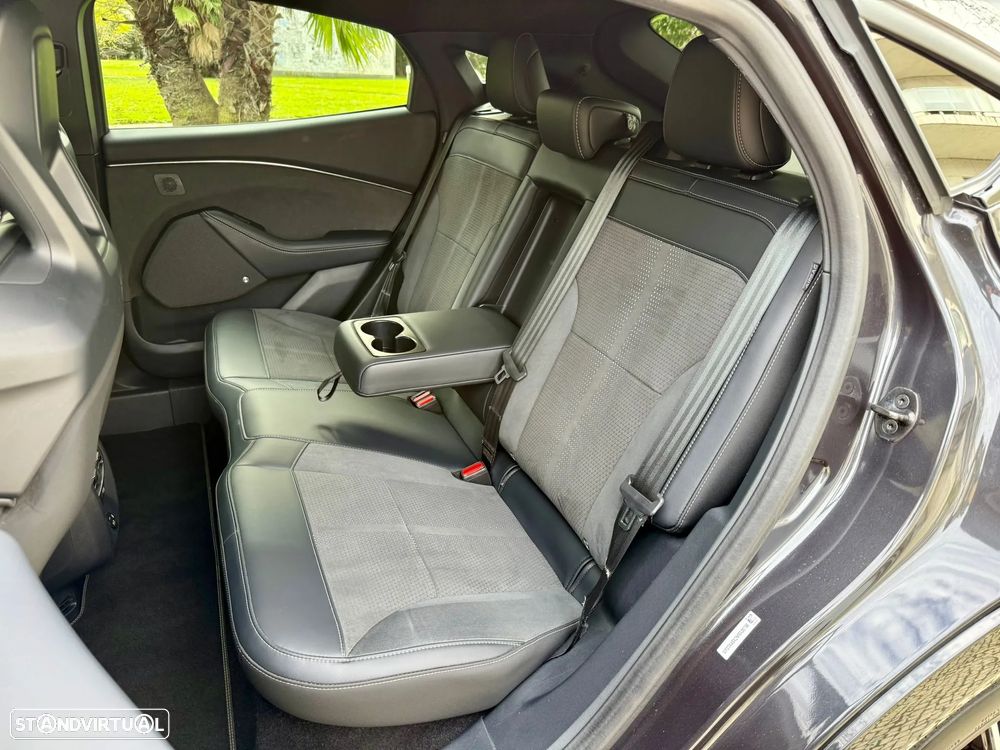 Ford Mustang Mach-E AWD GT - 14