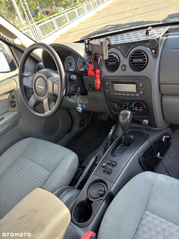 Jeep Cherokee - 4