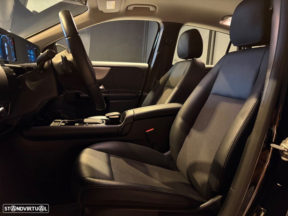 Mercedes-Benz GLA 180 7G-DCT - 28