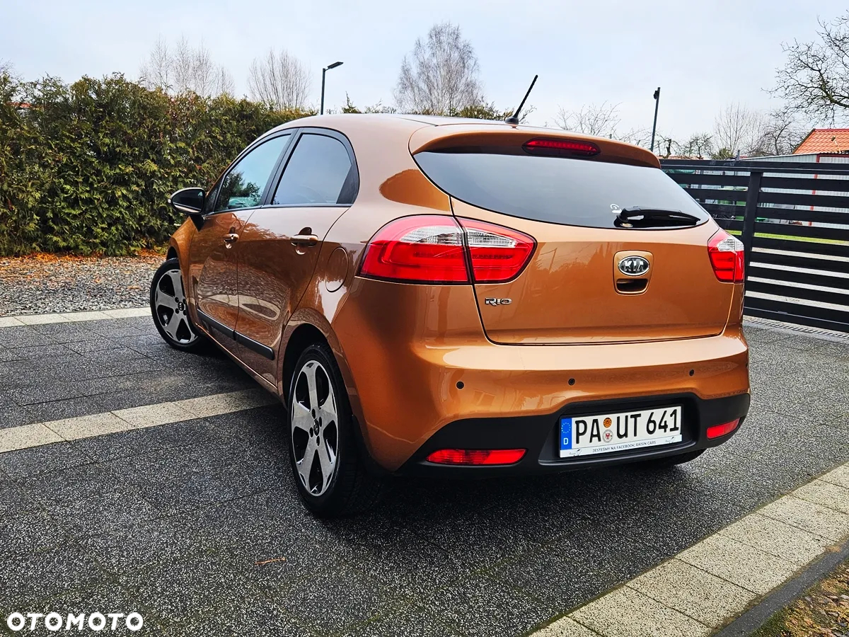 Kia Rio - 4