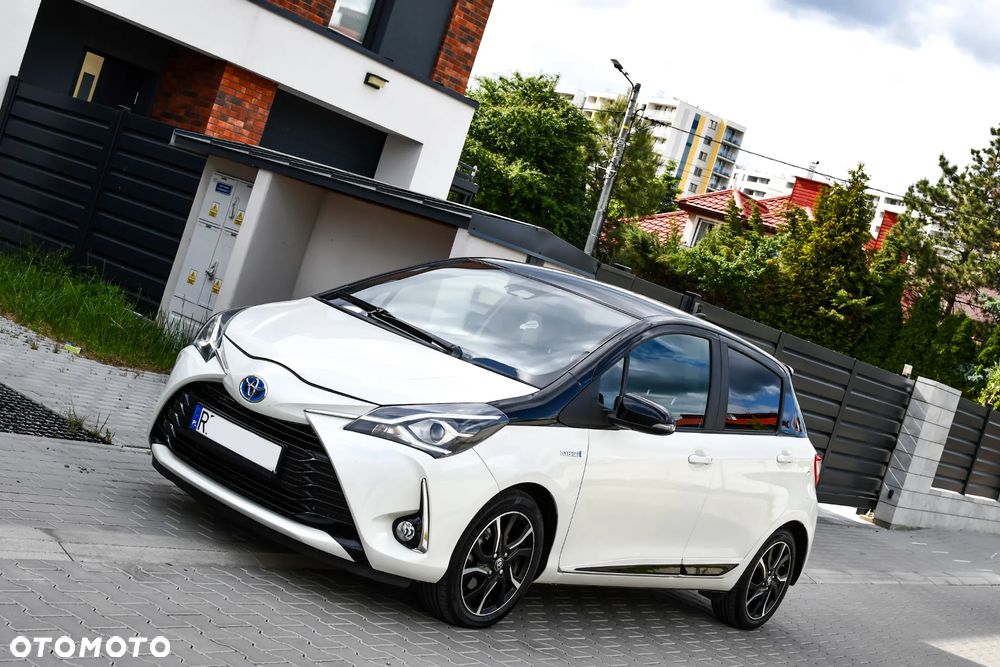 Toyota Yaris Hybrid 100 Premium EU6 - 1