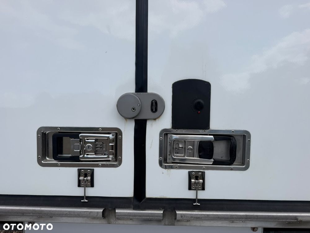 Mercedes-Benz Sprinter 907 319 3.0 V6 CDI - 12
