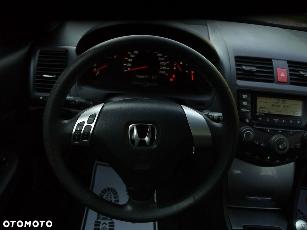 Honda Accord 2.0 Executive - 17