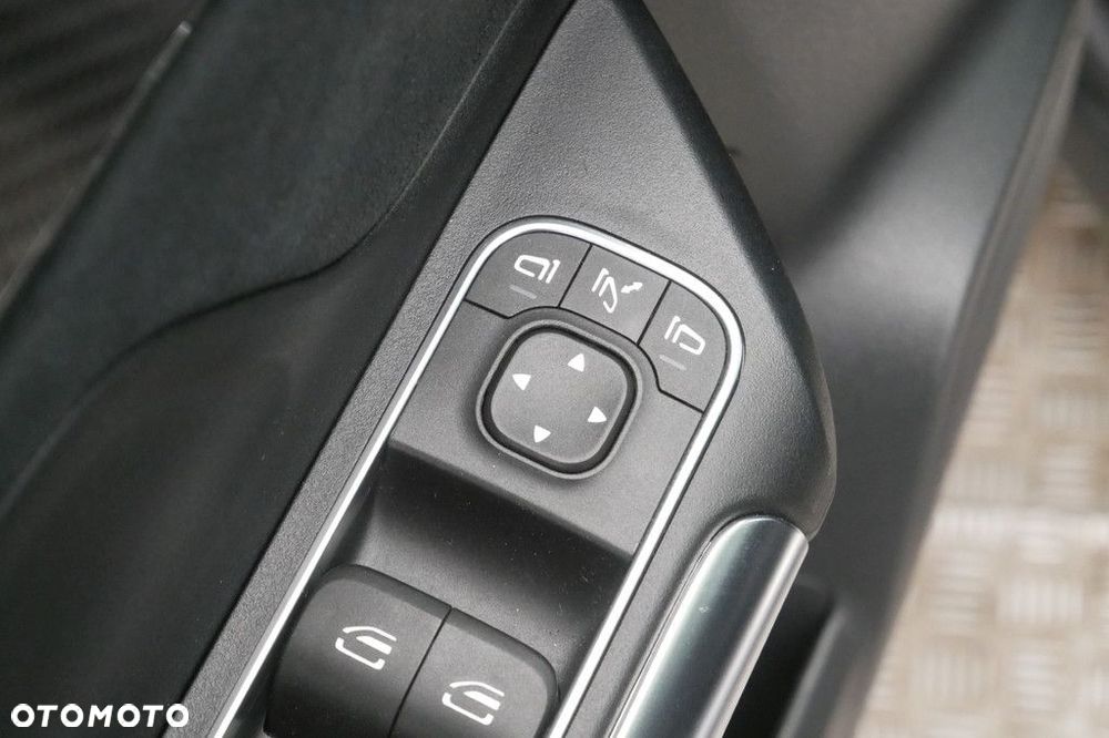 Mercedes-Benz GLA - 28