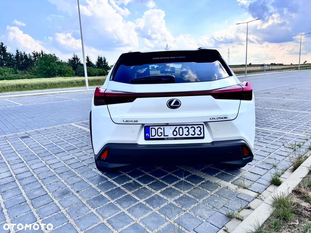 Lexus UX - 3