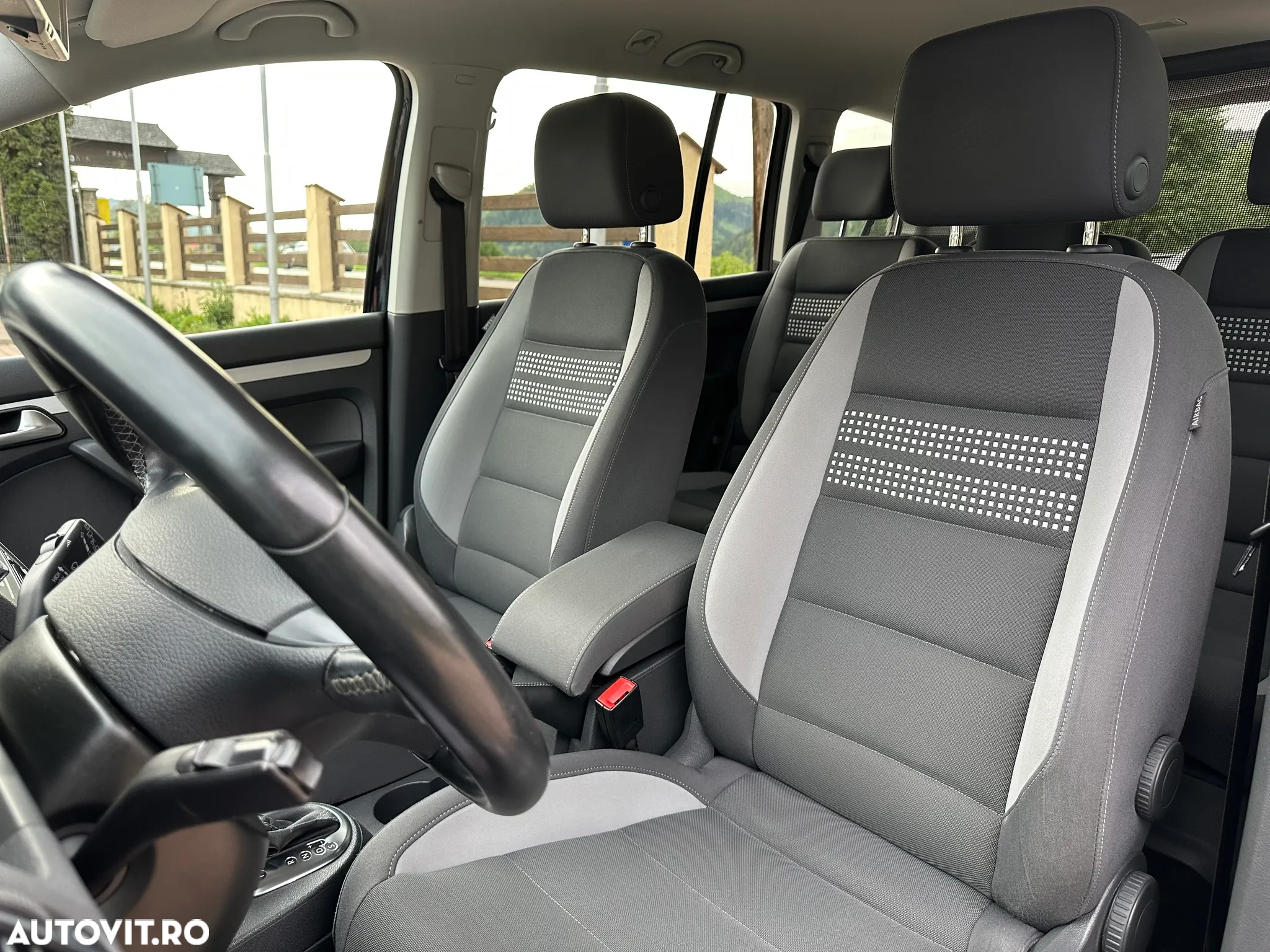 Volkswagen Touran 2.0 TDI DPF BlueMotion Technology DSG Life - 24