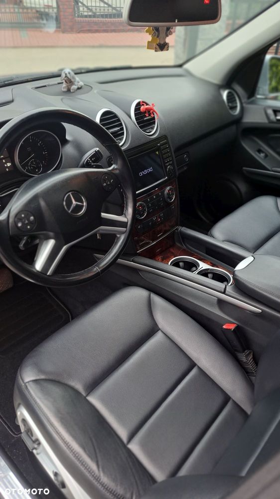 Mercedes-Benz ML 350 4-Matic - 11