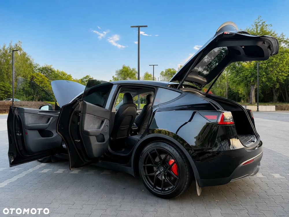 Tesla Model Y Performance AWD - 10