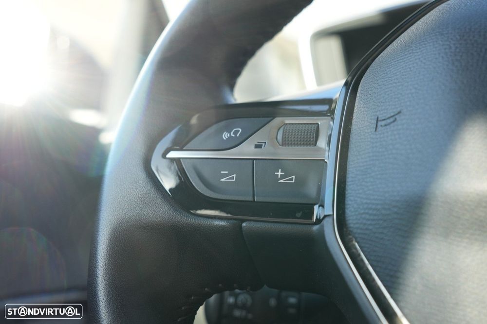 Peugeot 2008 1.2 PureTech Allure Pack - 16