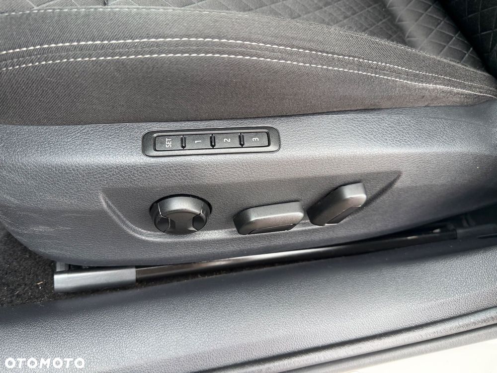 Skoda Superb 2.0 TDI Premium Edition - 25