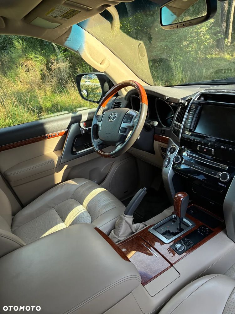 Toyota Land Cruiser - 19