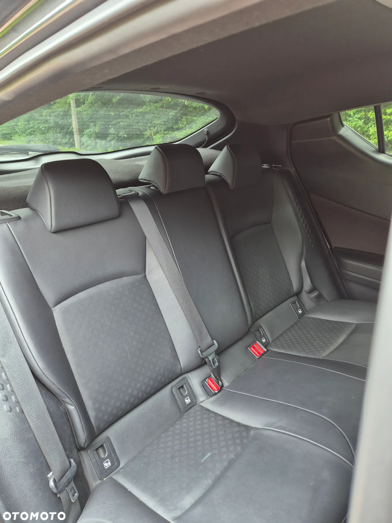 Toyota C-HR 1.8 Hybrid Neon Lime powered by JBL - 8