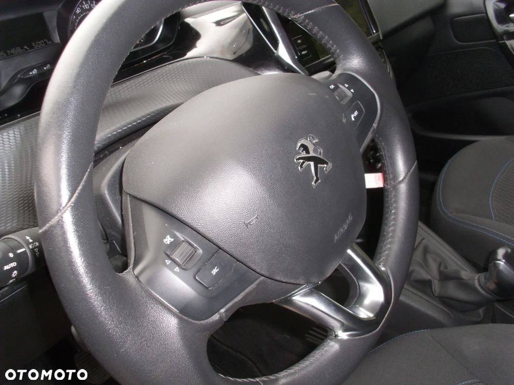 Peugeot 208 - 16