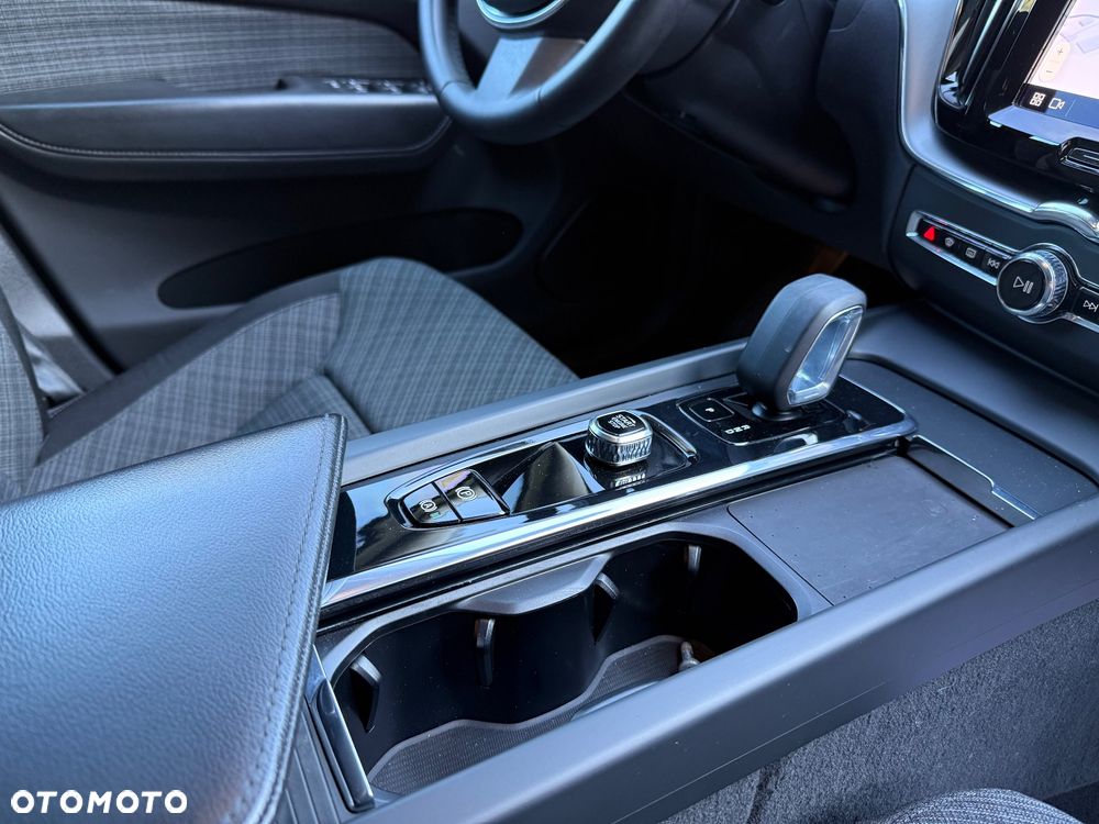 Volvo XC 60 B4 D AWD Plus Dark - 6