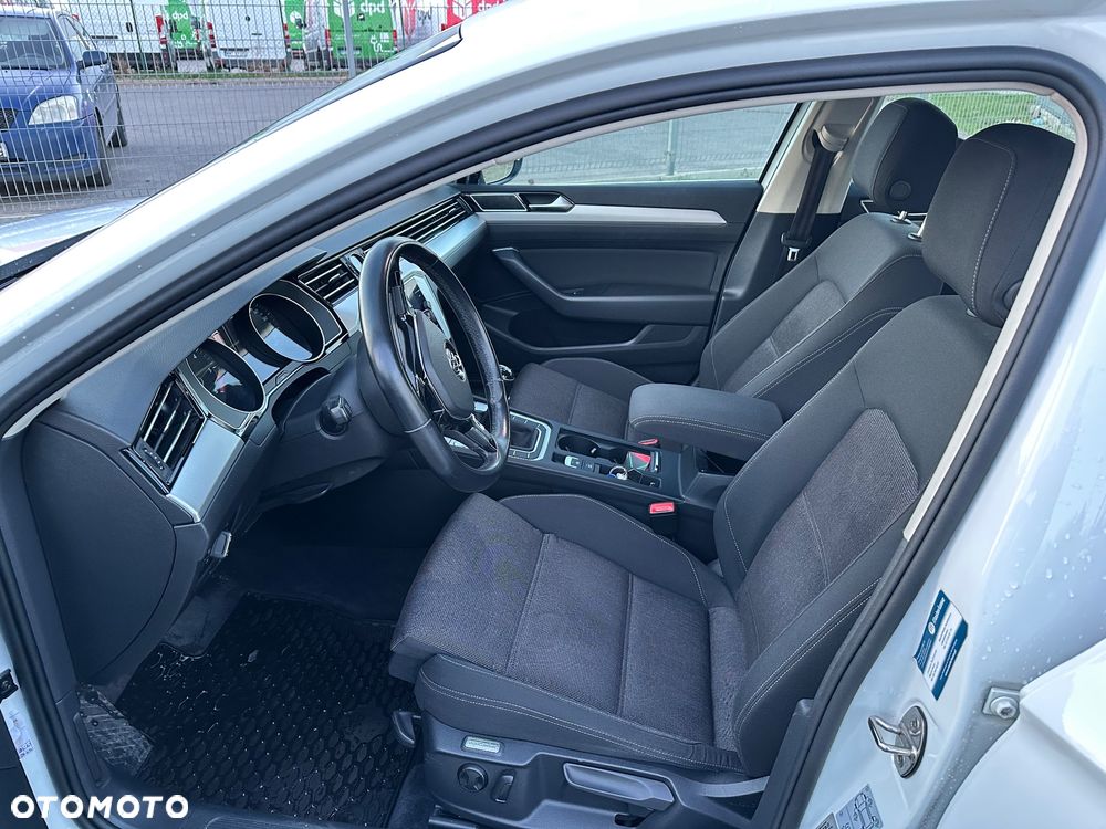 Volkswagen Passat 2.0 TDI SCR Comfortline - 13
