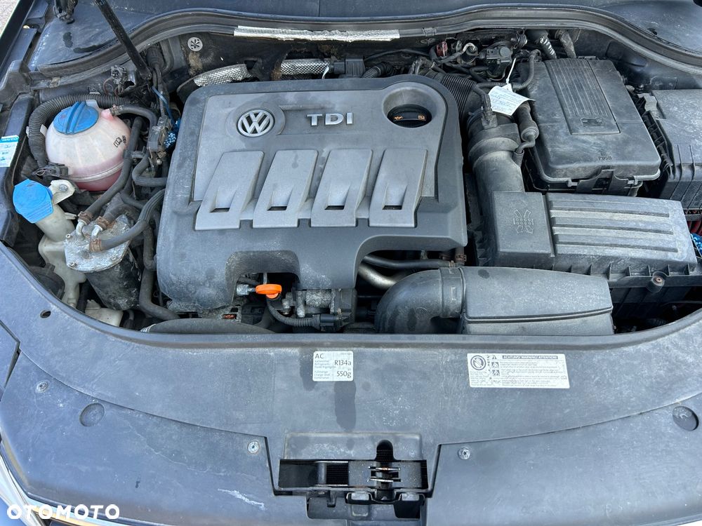 Volkswagen Passat 2.0 TDI DPF BlueMotion Technology Highline - 17