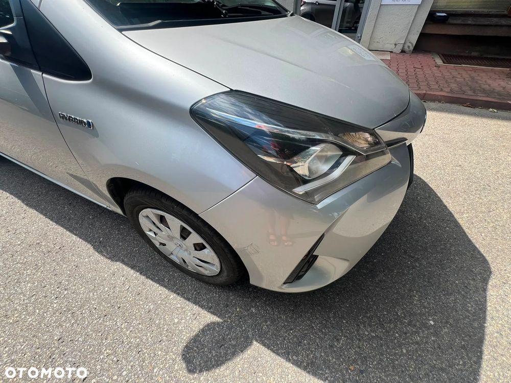 Toyota Yaris Hybrid 100 Premium - 10