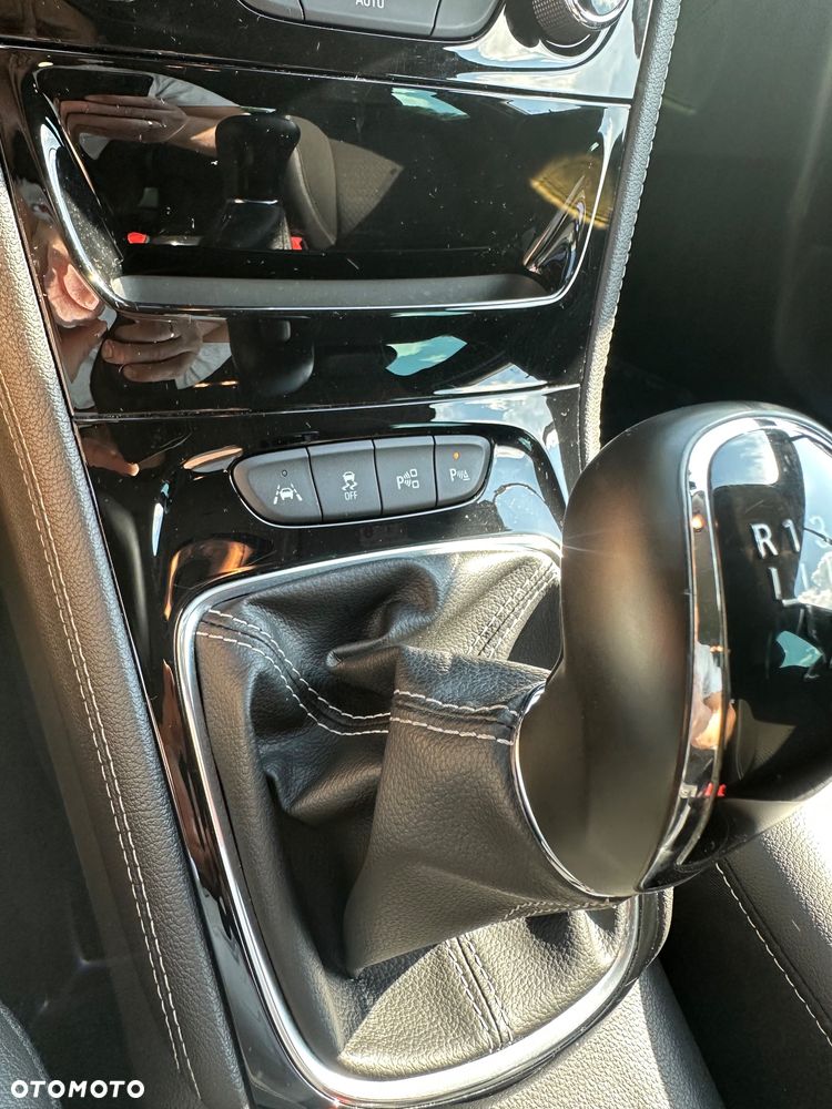 Opel Astra 1.4 T Dynamic S&S - 17