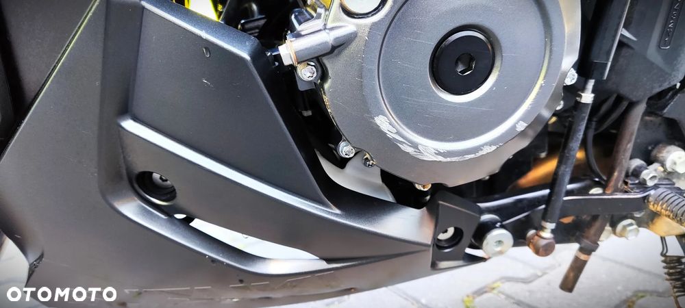 Suzuki GSX - 19