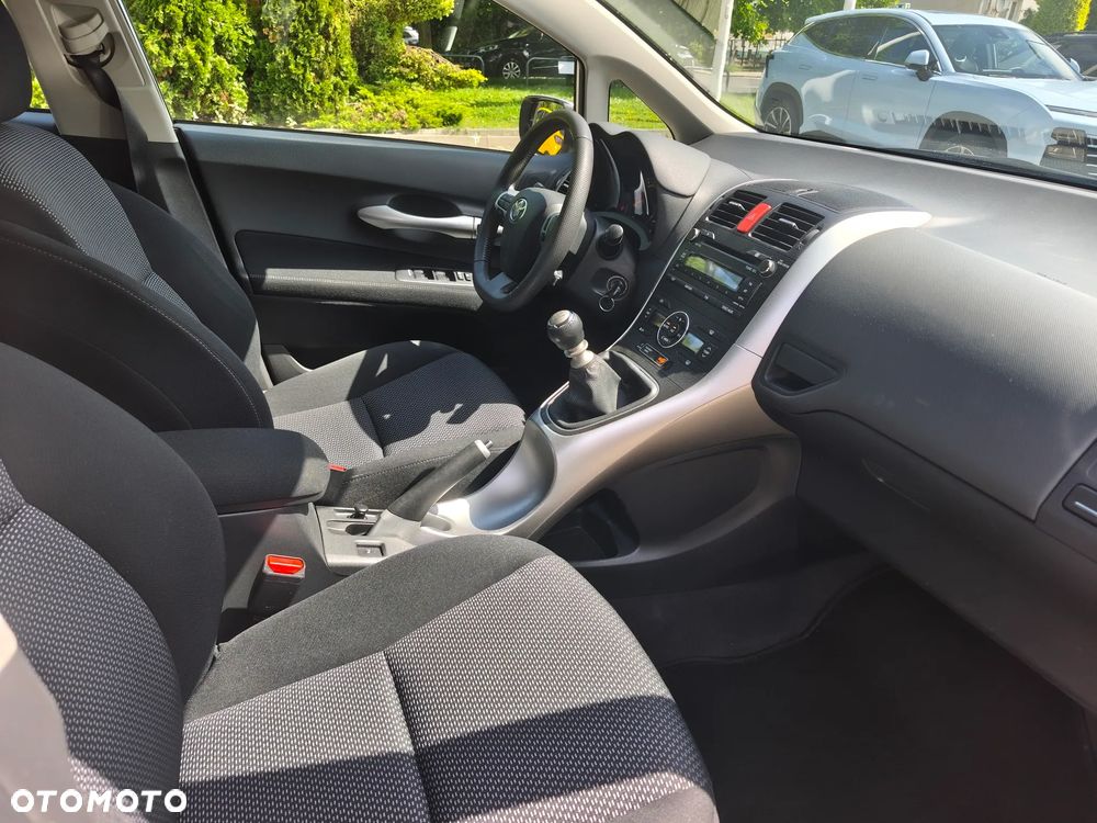 Toyota Auris 1.6 Sol - 17