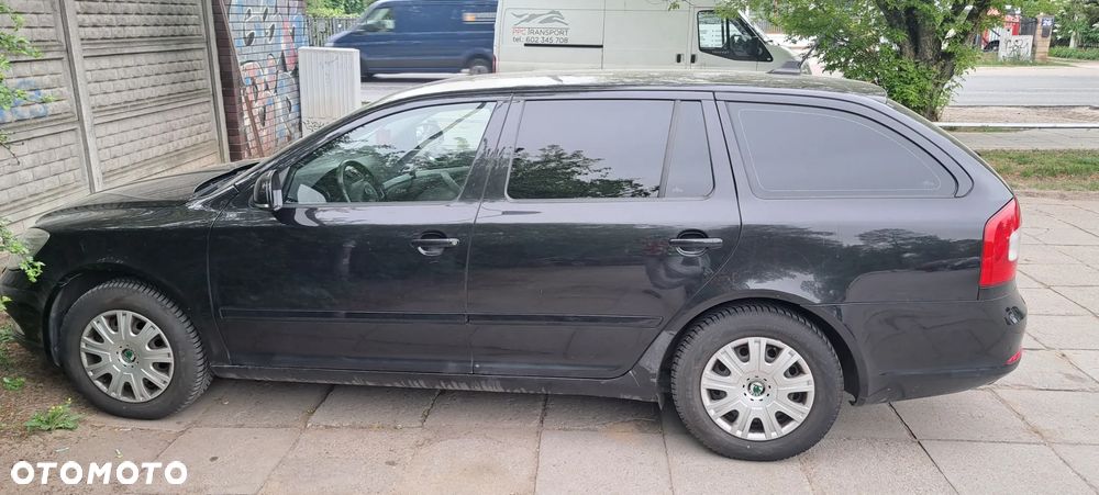 Skoda Octavia 1.6 TDI DPF Ambiente - 2
