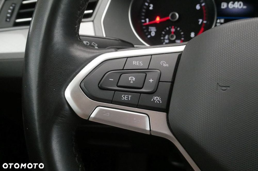 Volkswagen Passat Variant 2.0 TSI Business DSG - 23