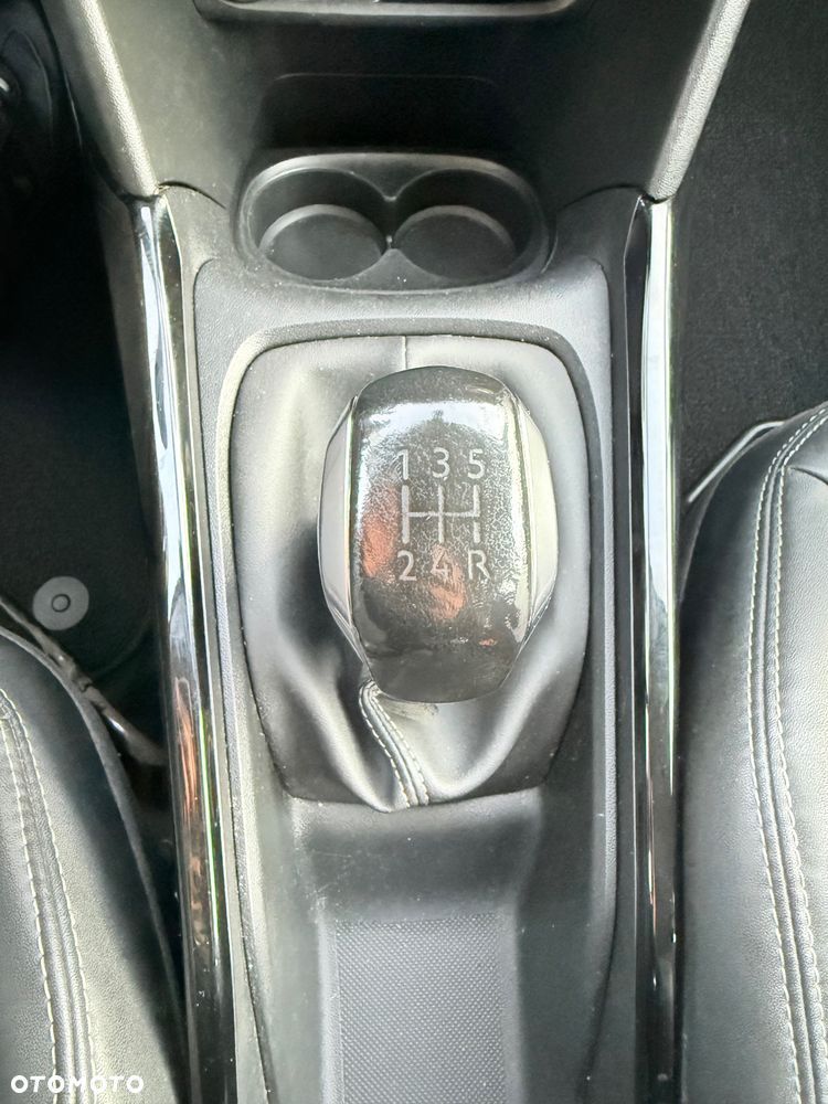 Peugeot 2008 1.2 Pure Tech Allure S&S - 23