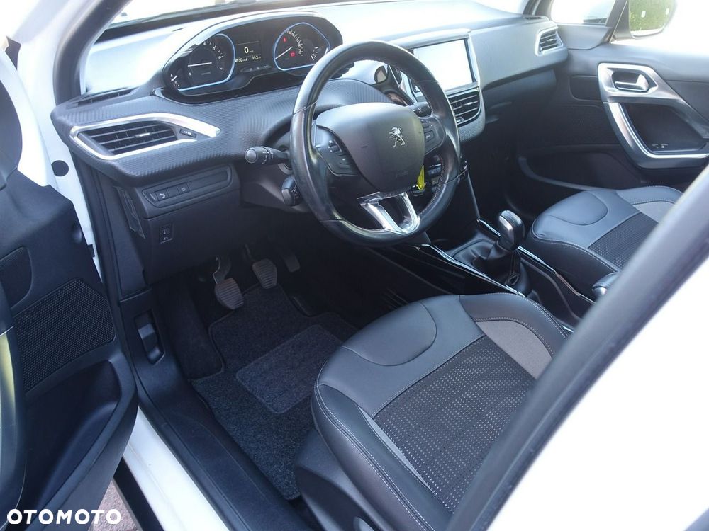 Peugeot 2008 1.2 Pure Tech Style S&S - 8