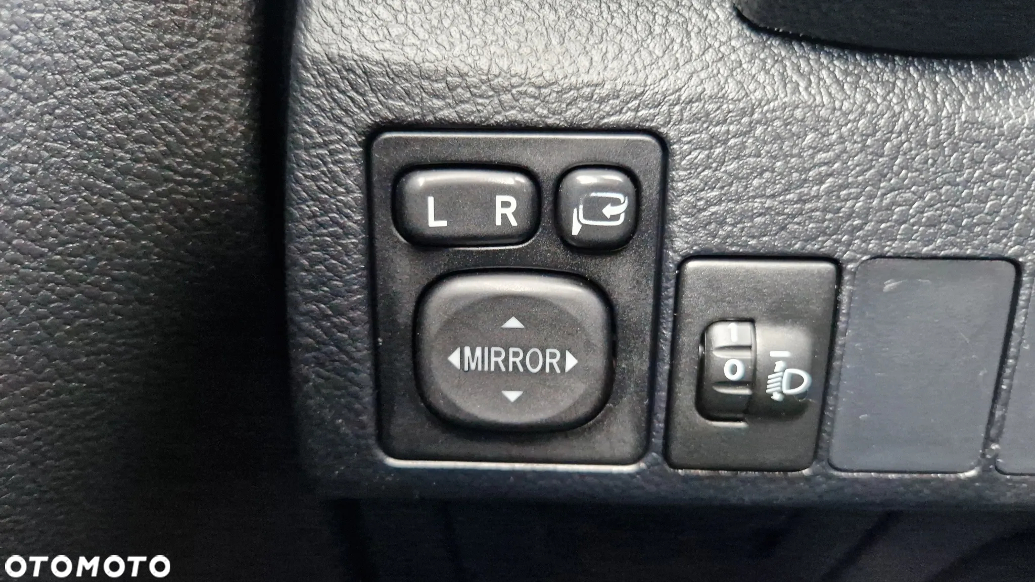 Toyota Auris 1.8 VVT-i Hybrid Automatik Touring Sports Design Edition - 27